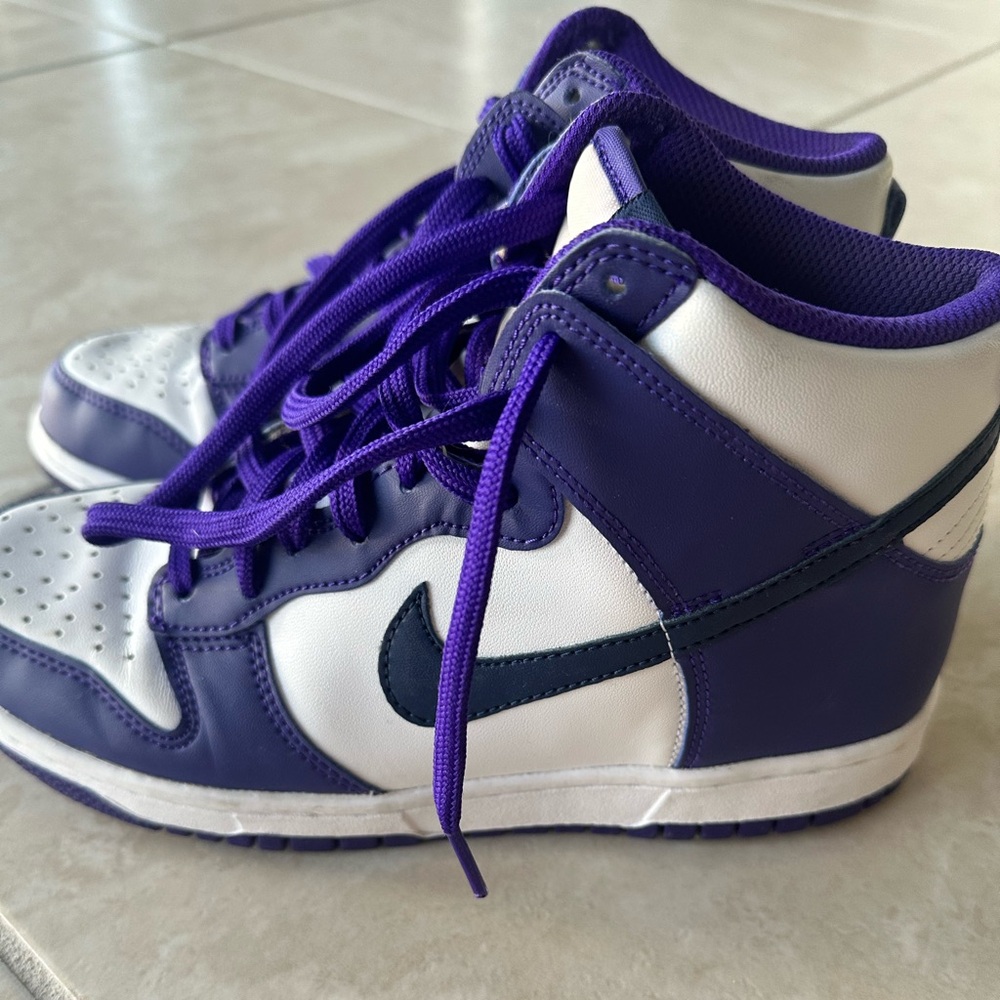 Nike Women’s Size 6 Hightop Sneakers- worn once!